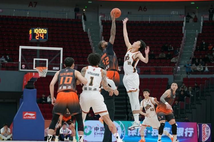 山东高速客场战胜长白山恩都里